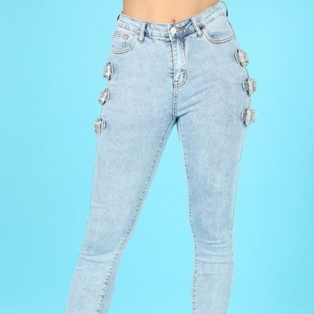 Callie Buckled: Silver Accented Acid Wash Blue Stretch Denim Skinny Jeans - Picture 4 of 9
